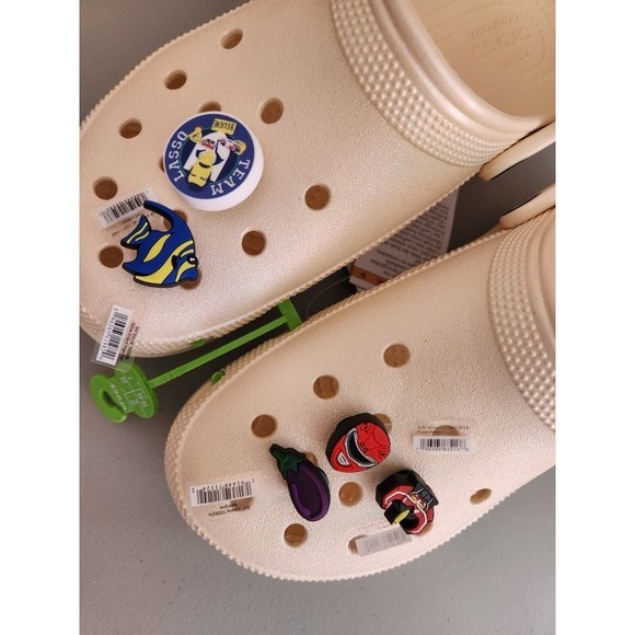 NEW Crocs Shimmer Classic Platform Clogs Size W9 With 5 Charms Vanilla - Picture 2 of 11
